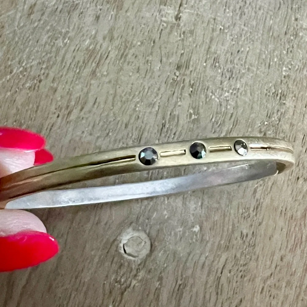 NEW MARLYN SCHIFF Two Tone Crystal Beaded Hinged Bangle Bracelet 7.25”
